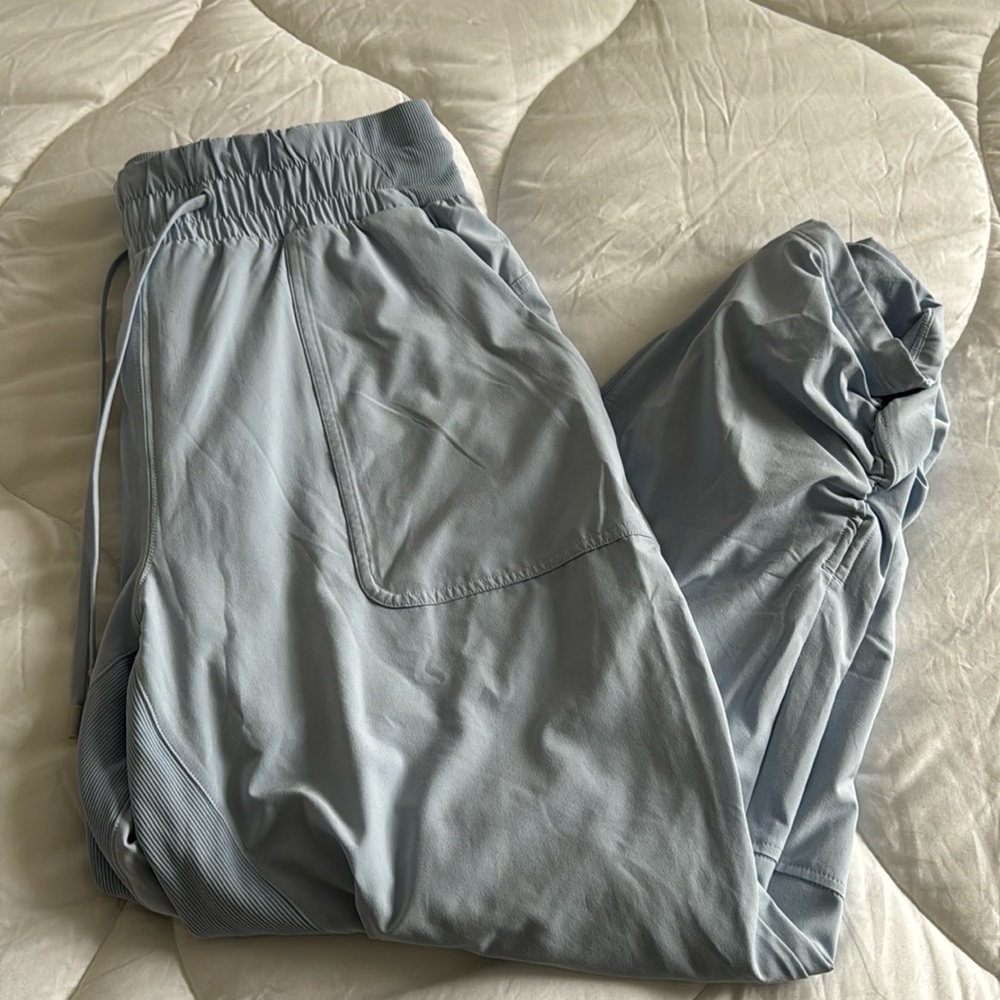 NWOT Lululemon Dance Studio Crop